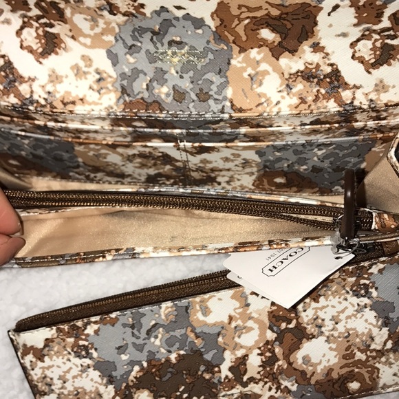 *Reposh* NWT Coach Peyton Floral Print Slim Envelope Wallet - Picture 7 of 8